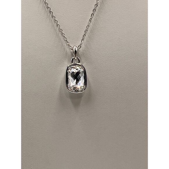 Swarovski Signed Elegant Faceted Clear Crystal Platinum Plated Necklace - Picture 2 of 8